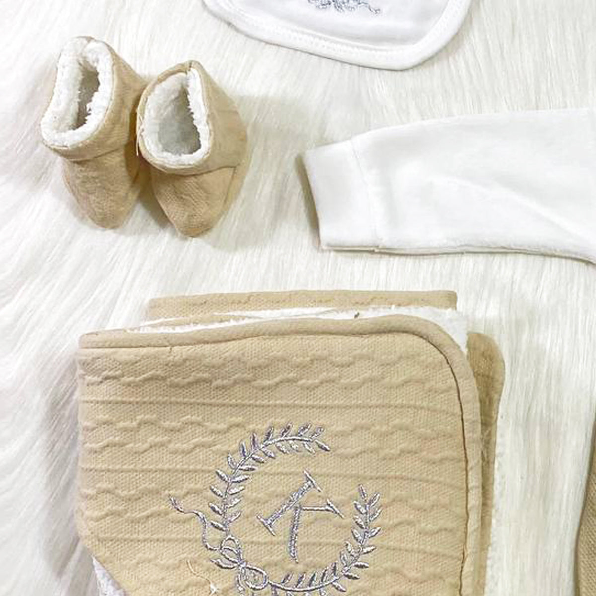 طقم المستشفى 5 قطع قطيفة شتوي مع كوفرته قطيفة مبطنة فرو