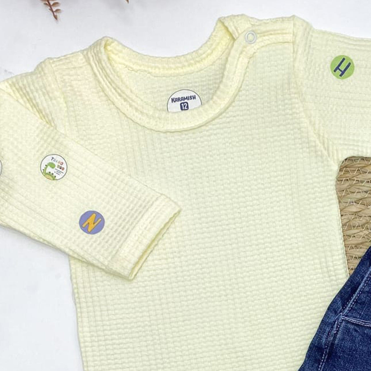 سالوبيت جينز مع تيشيرت لحديث الولادة