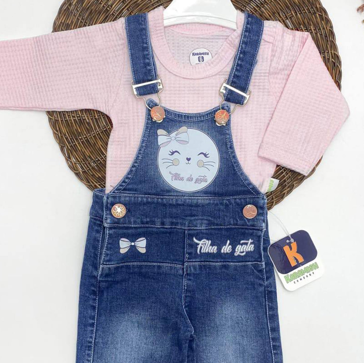 سالوبيت جينز مع تيشيرت لحديث الولادة