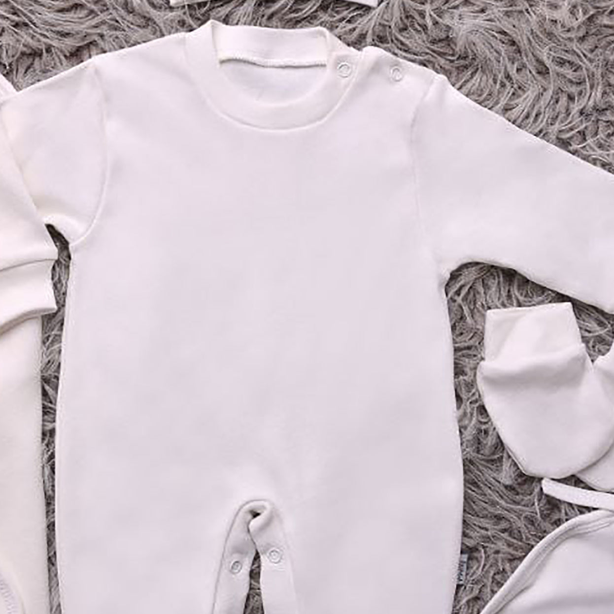 بدلة السبوع أبيض ساده قطن لحديث الولادة