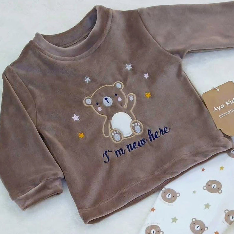 بجامة قطيفة مطرزة لحديث الولادة