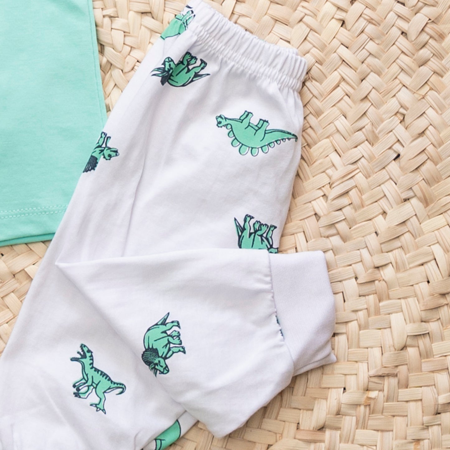 بجامة قطن لحديث الولادة