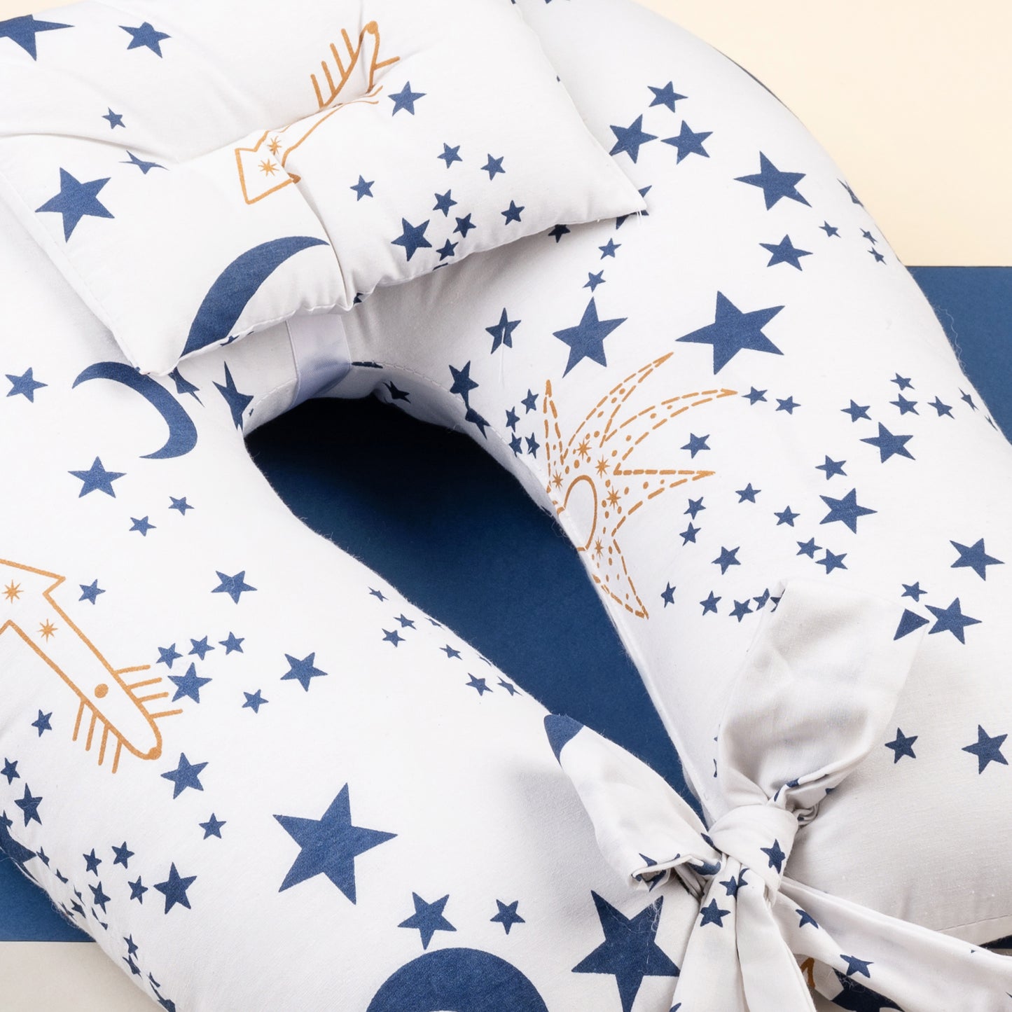 مخدة رضاعة مع مخدة رأس ورباط - عرض 45 سم والطول 55 سم