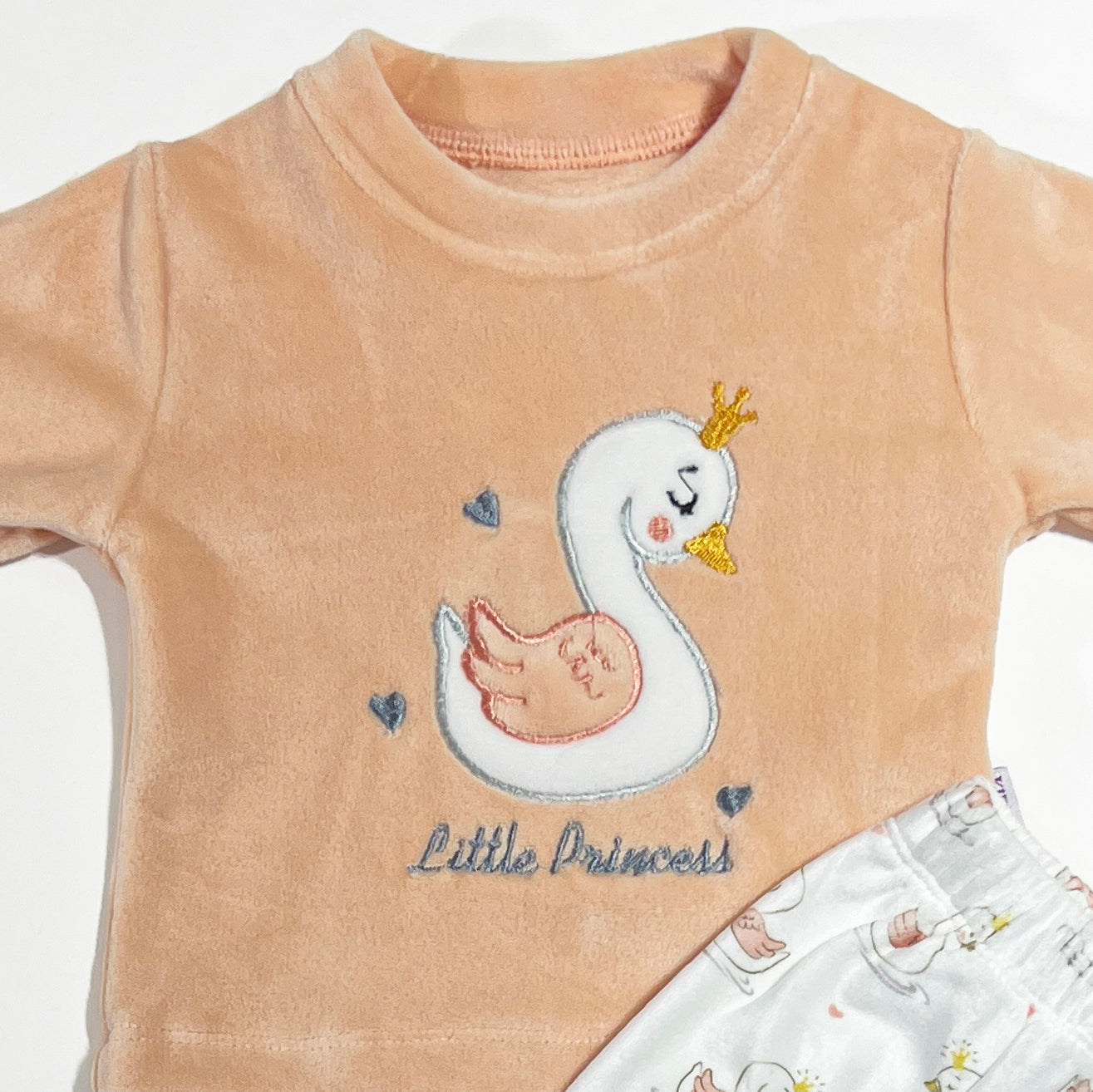 بجامة قطيفة مطرزة لحديث الولادة