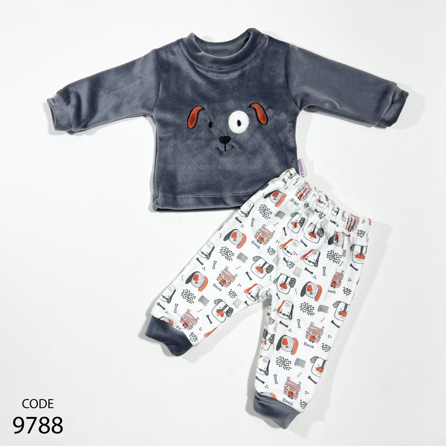 بجامة قطيفة مطرزة لحديث الولادة