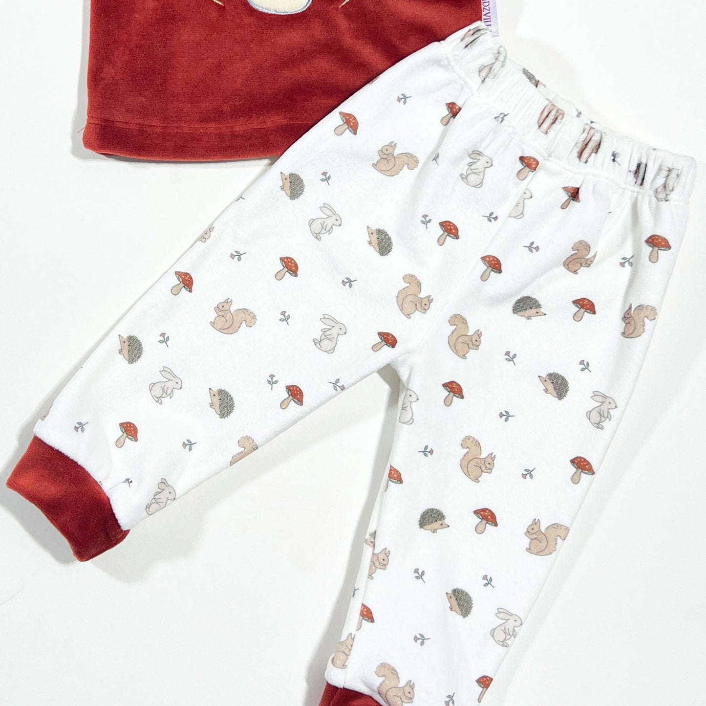 بجامة قطيفة مطرزة لحديث الولادة