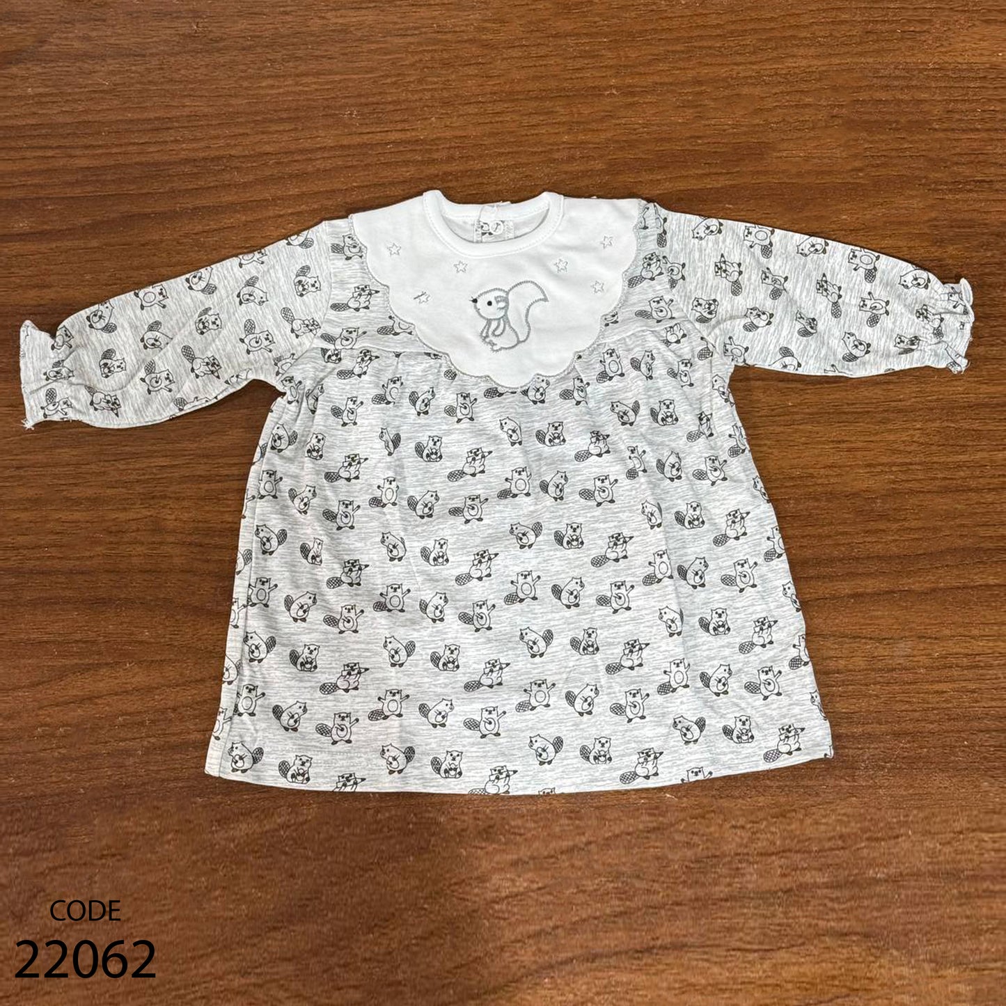 جلابية قطن بأزرار خلفية لحديث الولادة