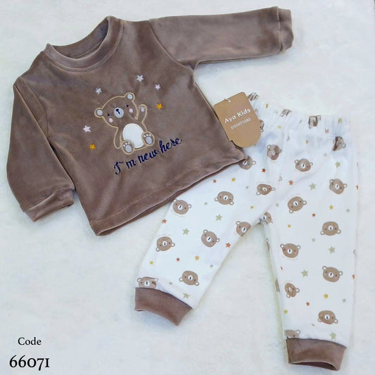 بجامة قطيفة مطرزة لحديث الولادة