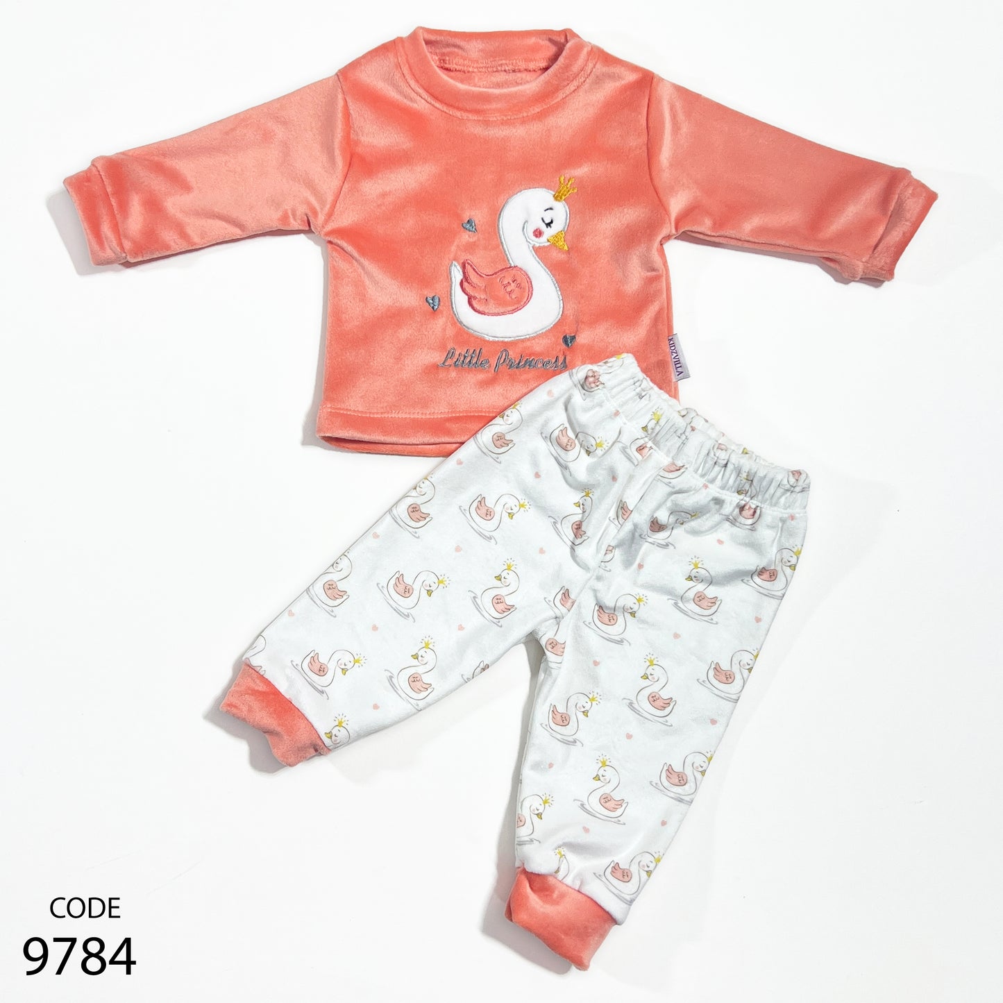 بجامة قطيفة مطرزة لحديث الولادة