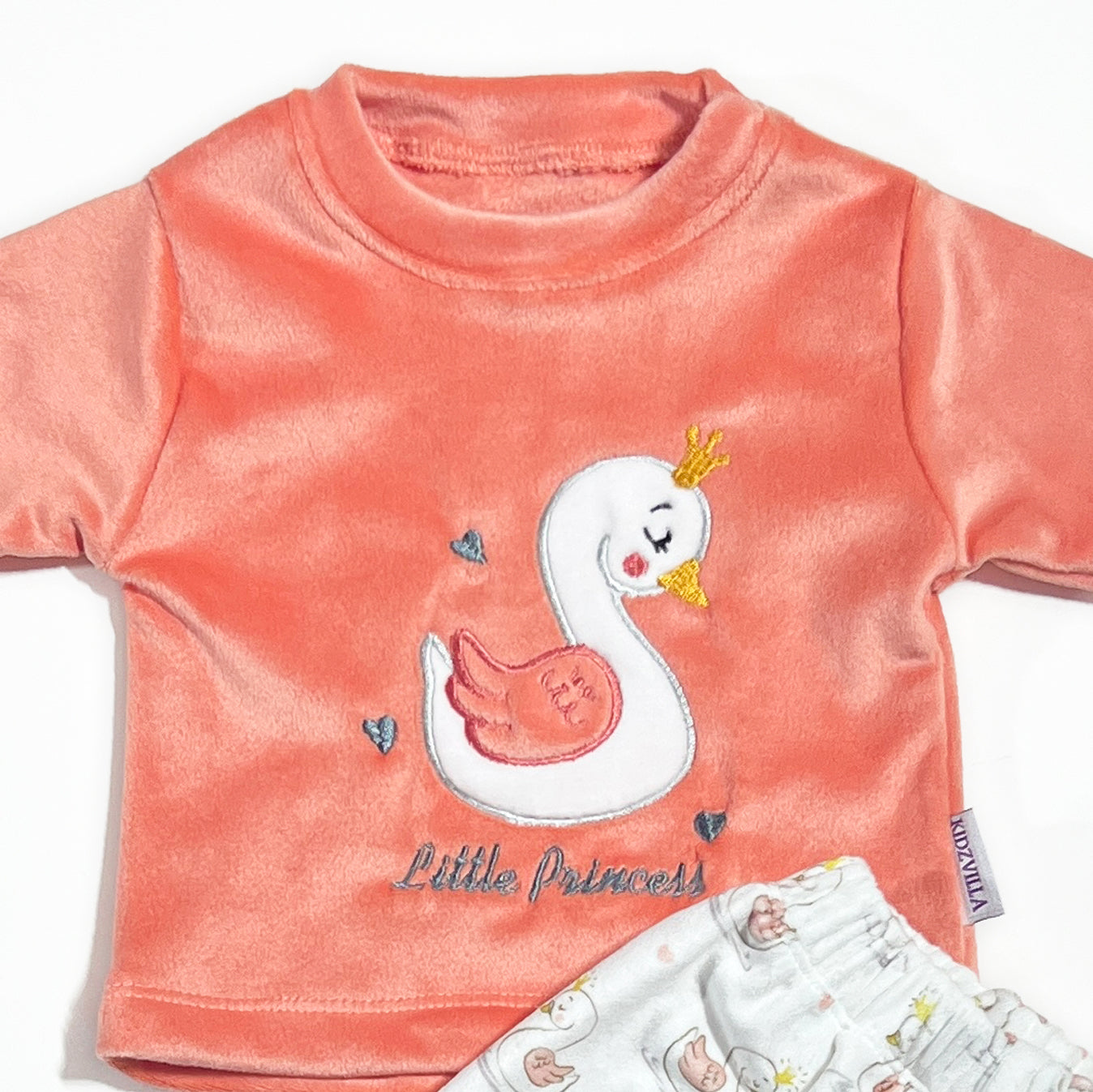 بجامة قطيفة مطرزة لحديث الولادة