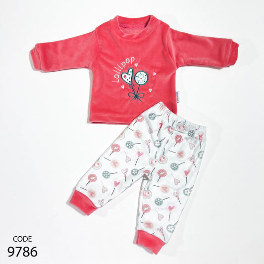 بجامة قطيفة مطرزة لحديث الولادة