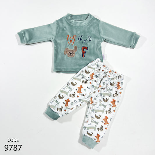 بجامة قطيفة مطرزة لحديث الولادة