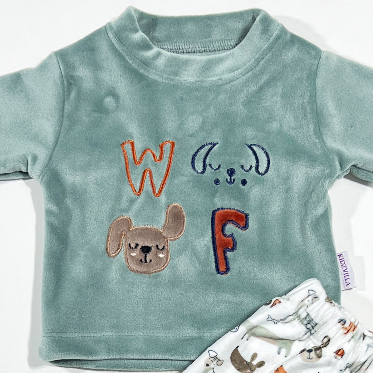 بجامة قطيفة مطرزة لحديث الولادة