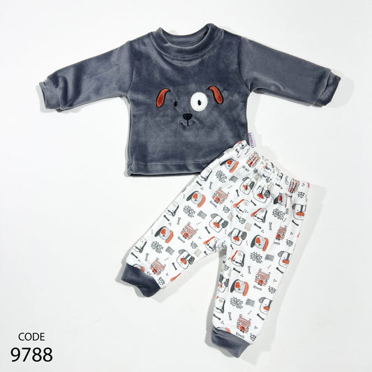 بجامة قطيفة مطرزة لحديث الولادة