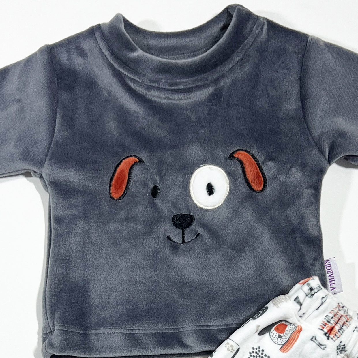 بجامة قطيفة مطرزة لحديث الولادة