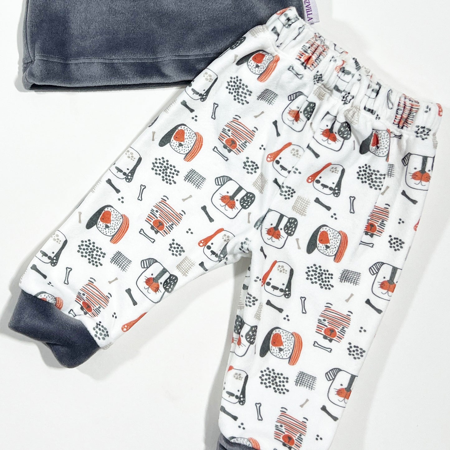 بجامة قطيفة مطرزة لحديث الولادة