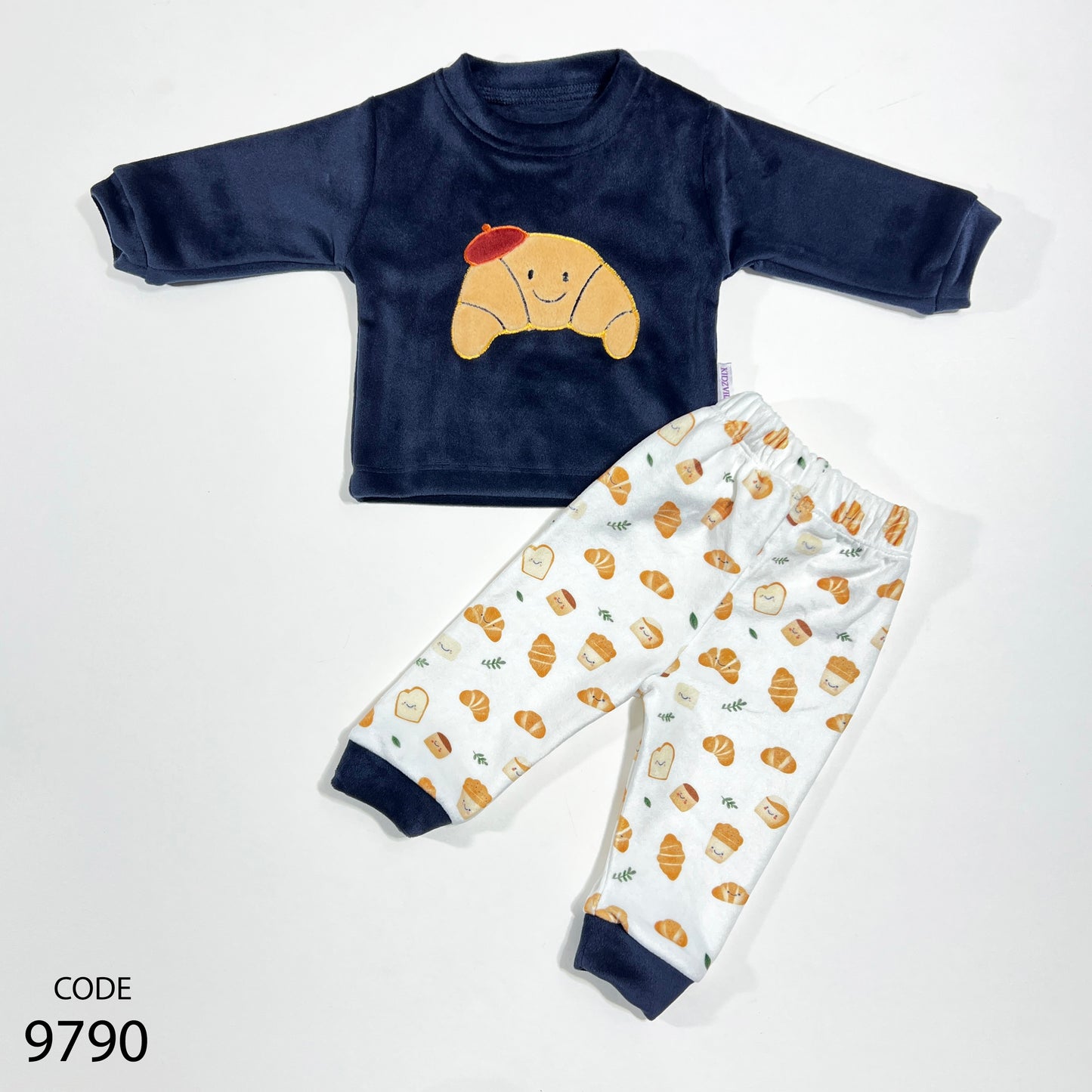 بجامة قطيفة مطرزة لحديث الولادة