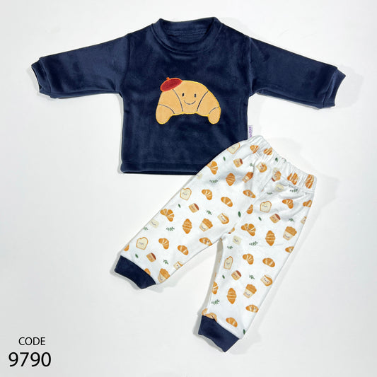 بجامة قطيفة مطرزة لحديث الولادة