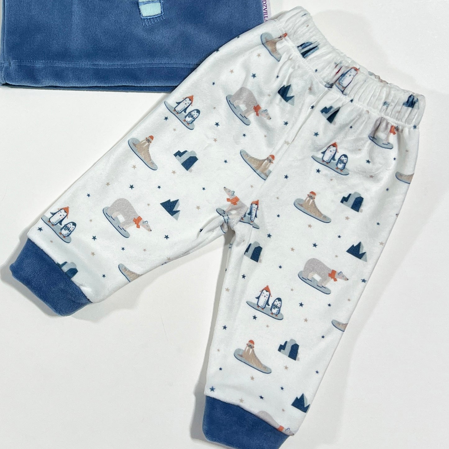 بجامة قطيفة مطرزة لحديث الولادة