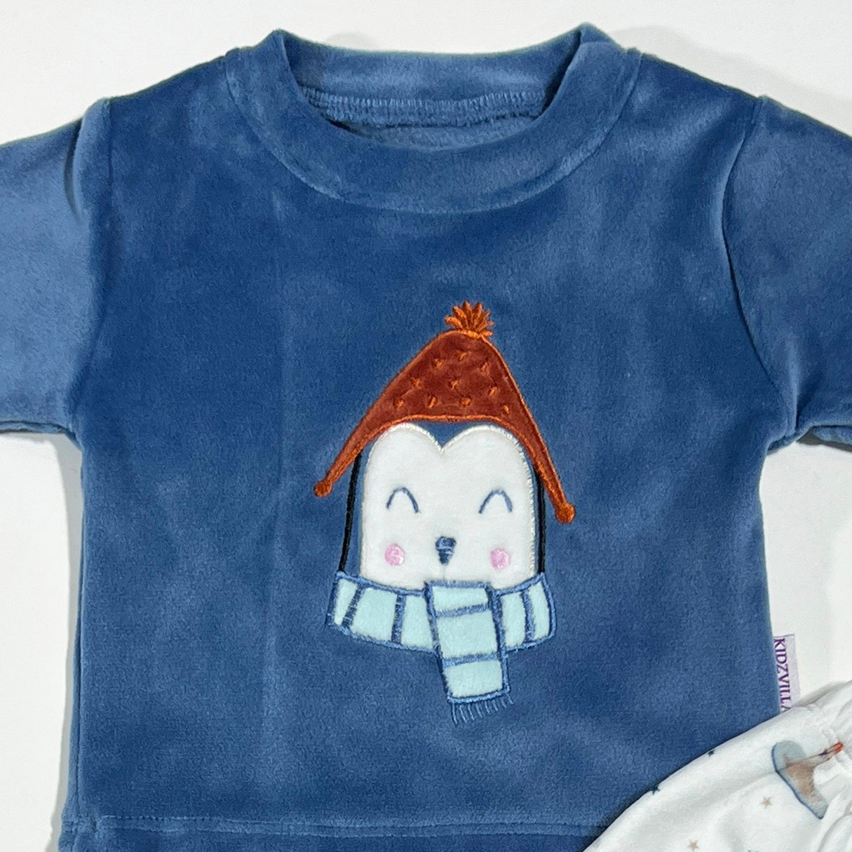 بجامة قطيفة مطرزة لحديث الولادة