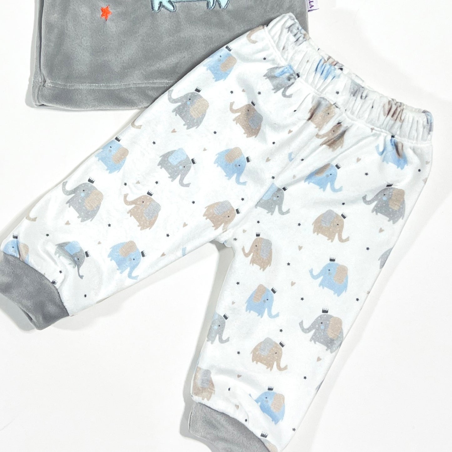 بجامة قطيفة مطرزة لحديث الولادة