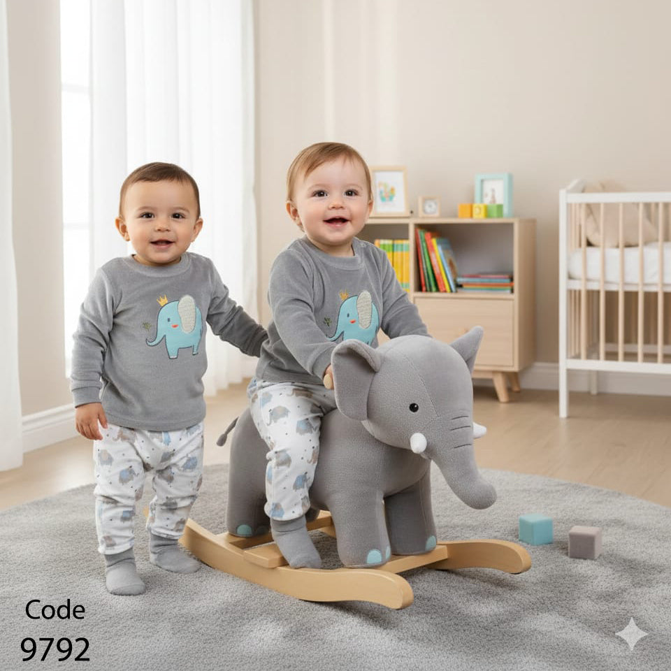 بجامة قطيفة مطرزة لحديث الولادة